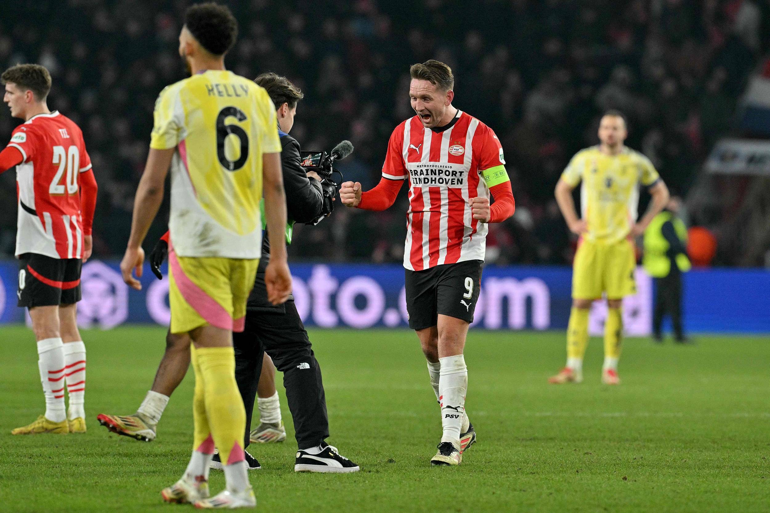 关键时刻阿贾克斯备战德甲,回应争议细节曝光,媒体盛赞,更衣室氛围转暖 -华体会网址