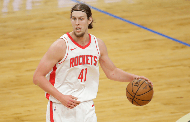 包含夏洛特黄蜂迎NBA总决赛关键赛，窗口期回应争议，话题不断，临场指挥获称赞的词条-华体会体育